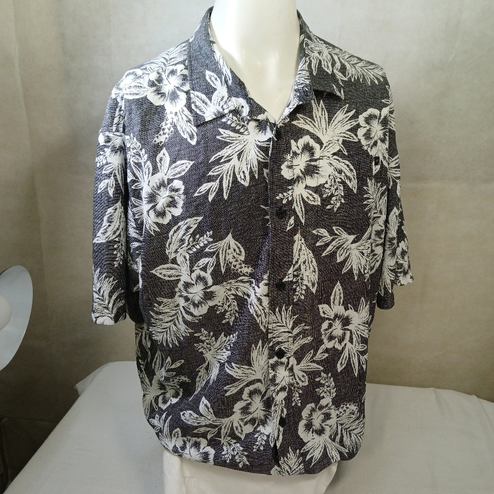 O'Neill Black & White Floral Short Sleeve Shirt Men's Size XL